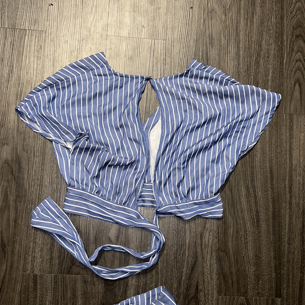 June & Ivy Blue Striped Cropped Cap Sleeve Blouse- Size Medium - Picture 5 of 5